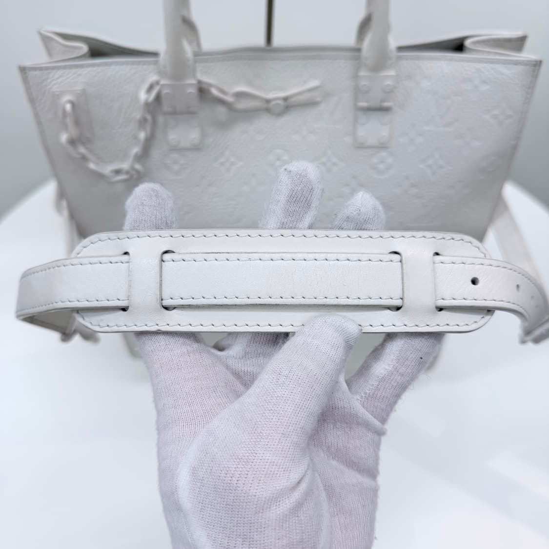 [A급/OS] 루이비통 모노그램  버질아블로 레더 토트백 숄더백 화이트 상품이미지8