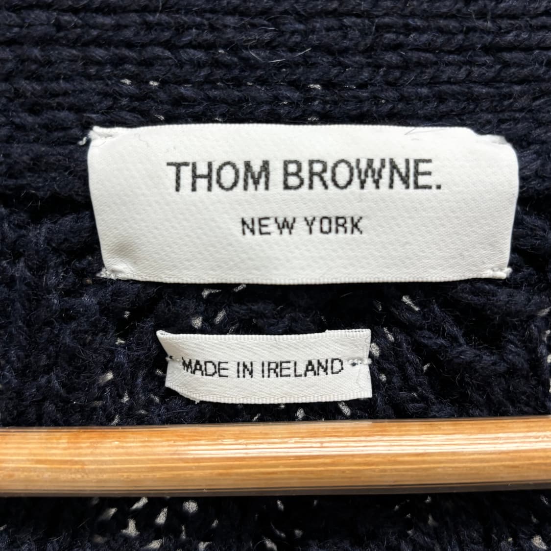 [2]톰브라운 사선완장 아란케이블 가디건 상품이미지3