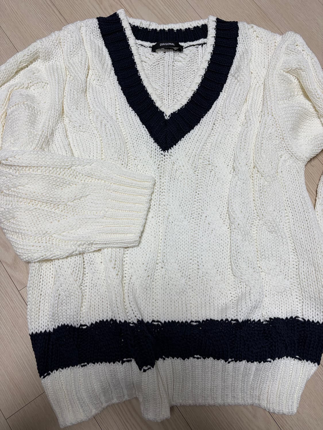 다이애그널 브이넥 니트 상품이미지4