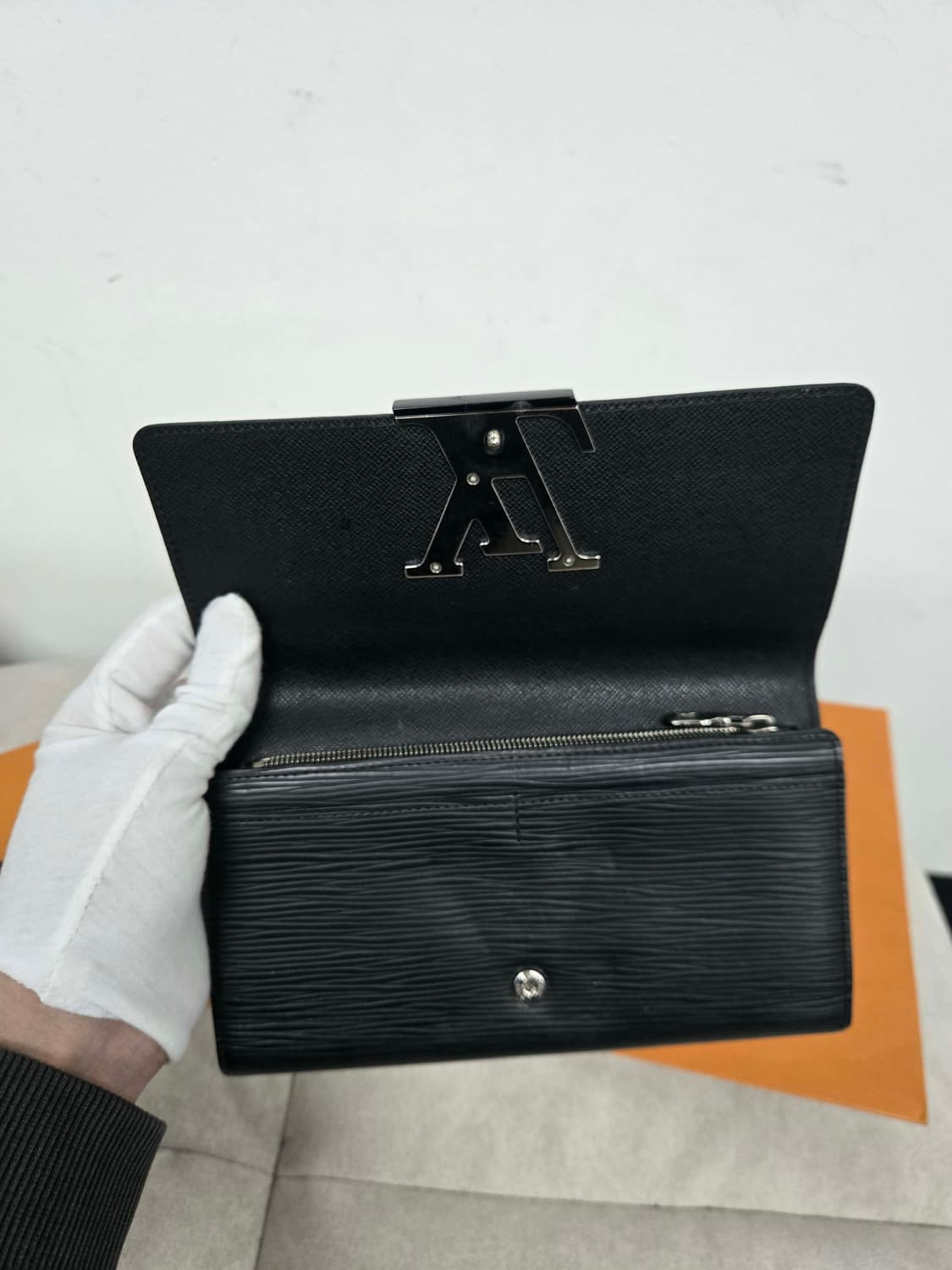 [보증서 정품] 루이비통 앙프렝뜨 카퓌신 장지갑 상품이미지3