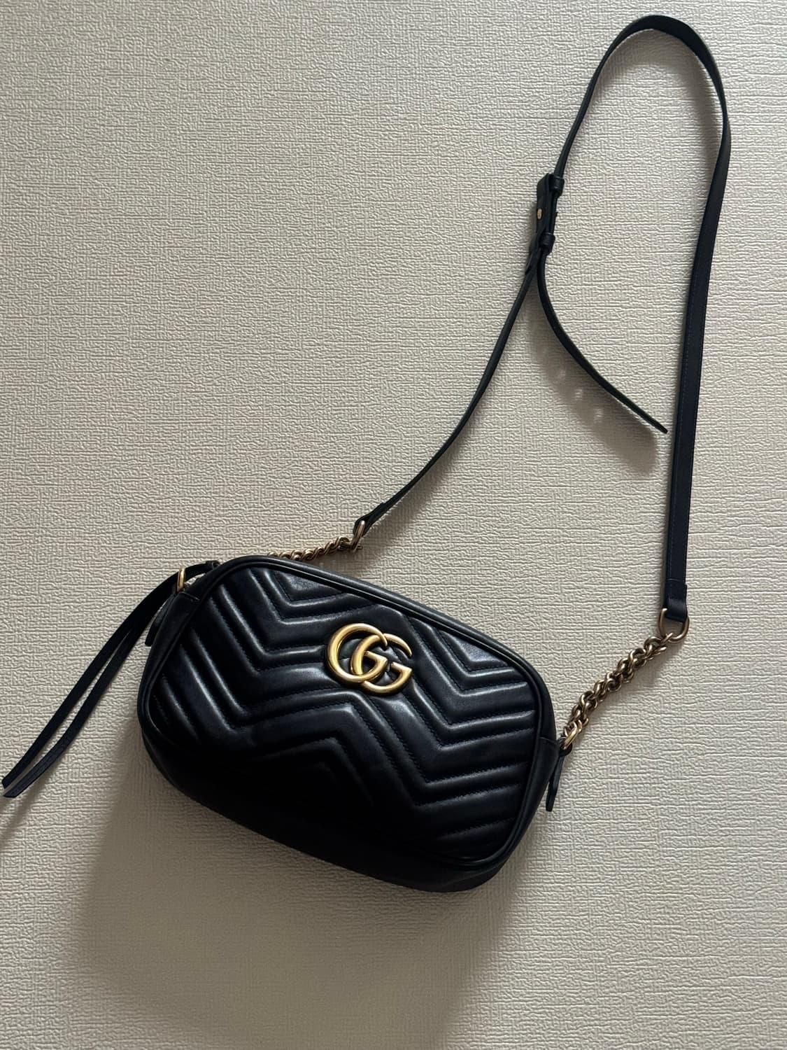 구찌 마몬트 마틀라세 블랙 카메라백 상품이미지1