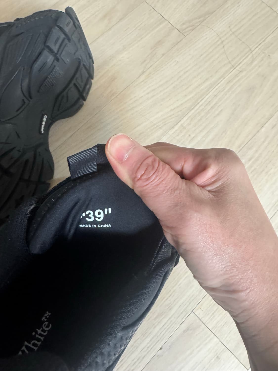 오프화이트 "GLOVE" 블랙 스니커즈 240-245 새상품 상품이미지4