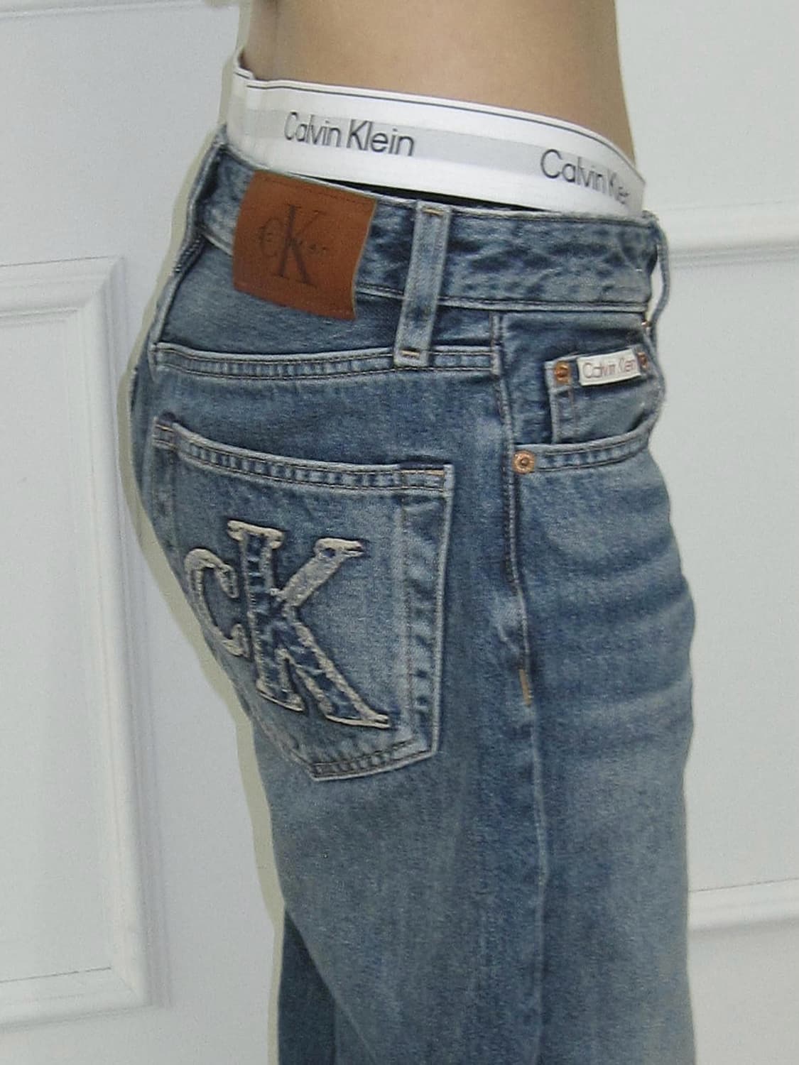 캘빈클라인 진 여성 시그니처 90S 스트레이트핏 미드블루 데님 47E70 상품이미지3