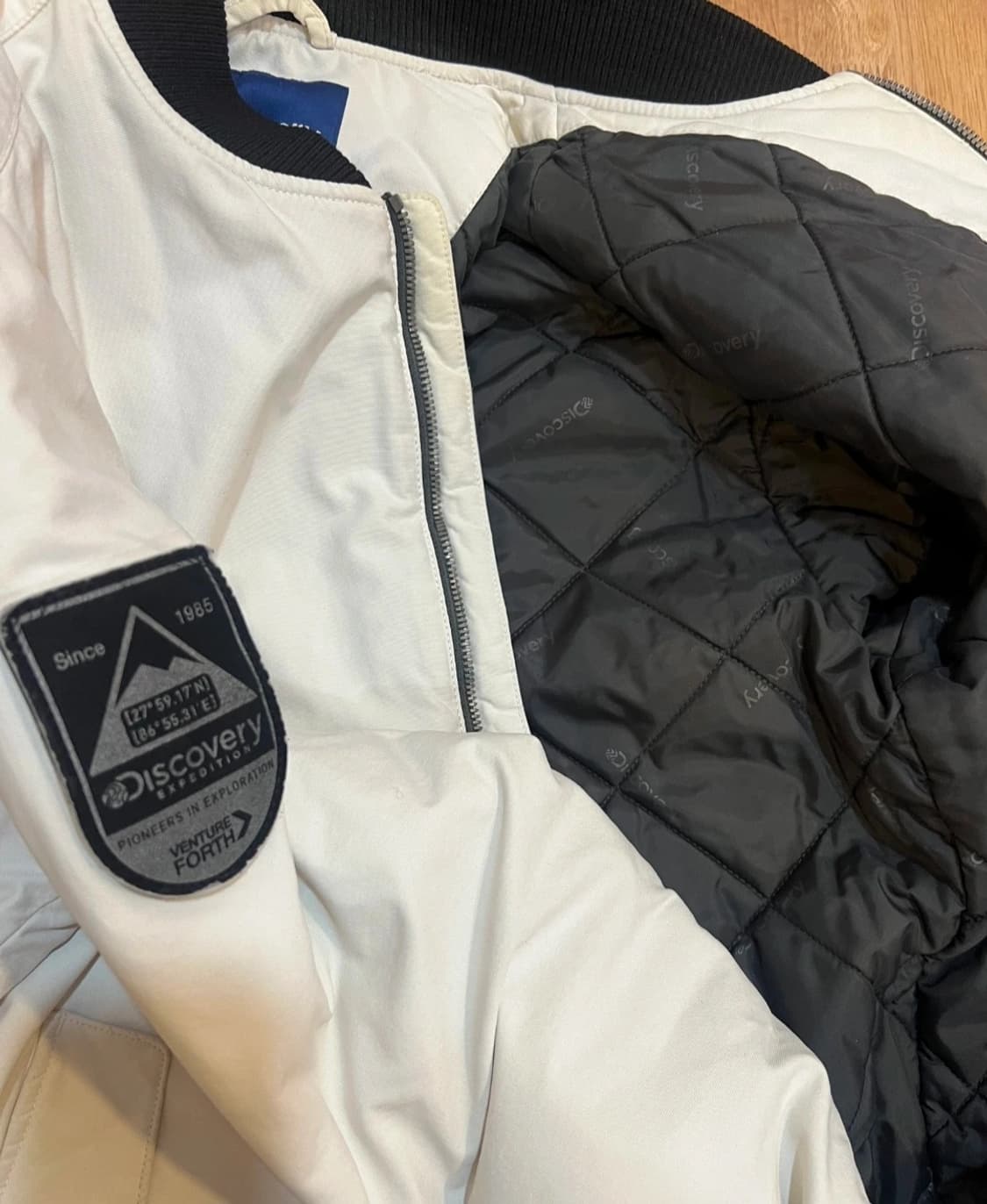 디스커버리 남성 아이보리 누빔점퍼  상품이미지4