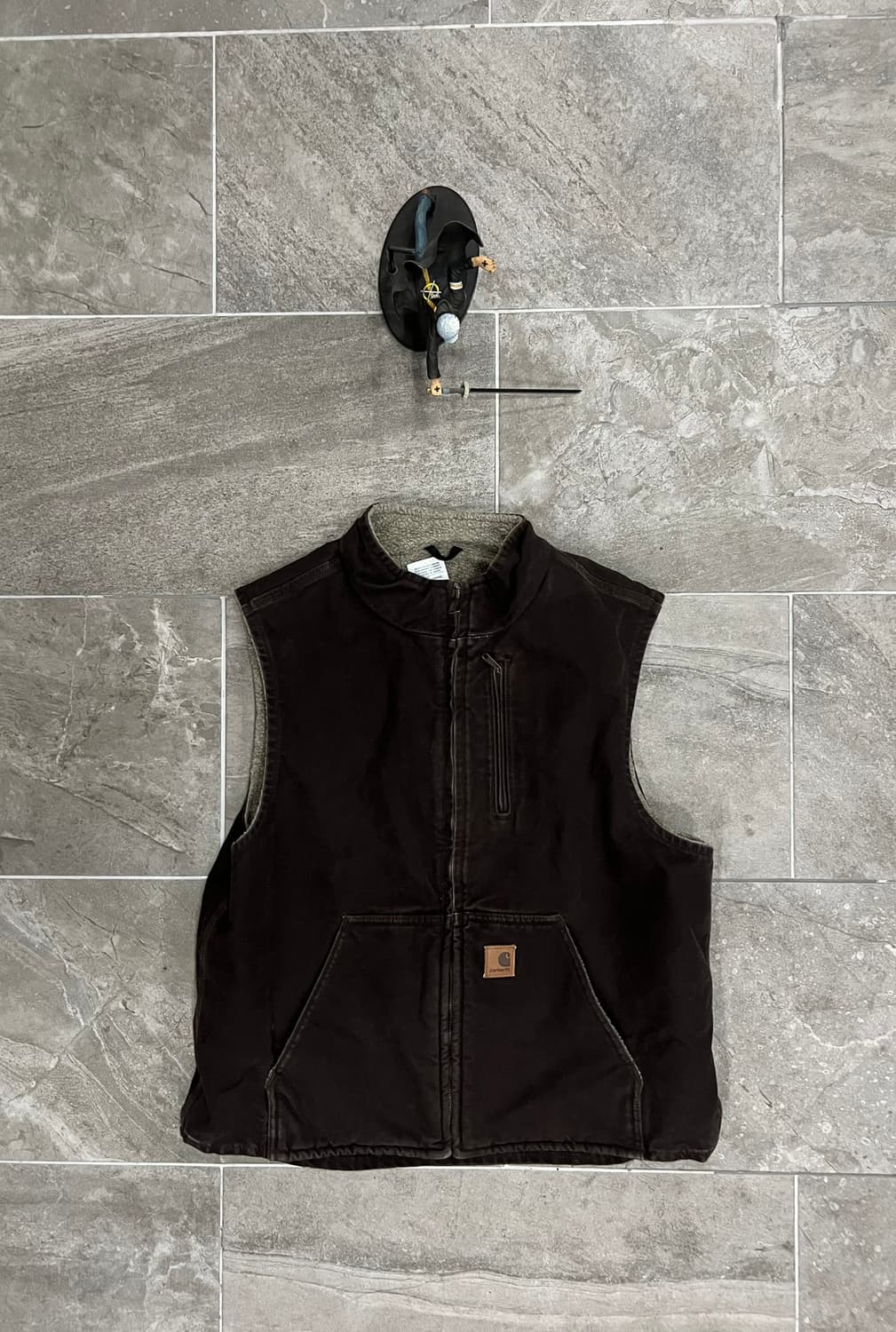 (L)칼하트 셰르파 넥 조끼베스트 V33 DKB 다크브라운 상품이미지1