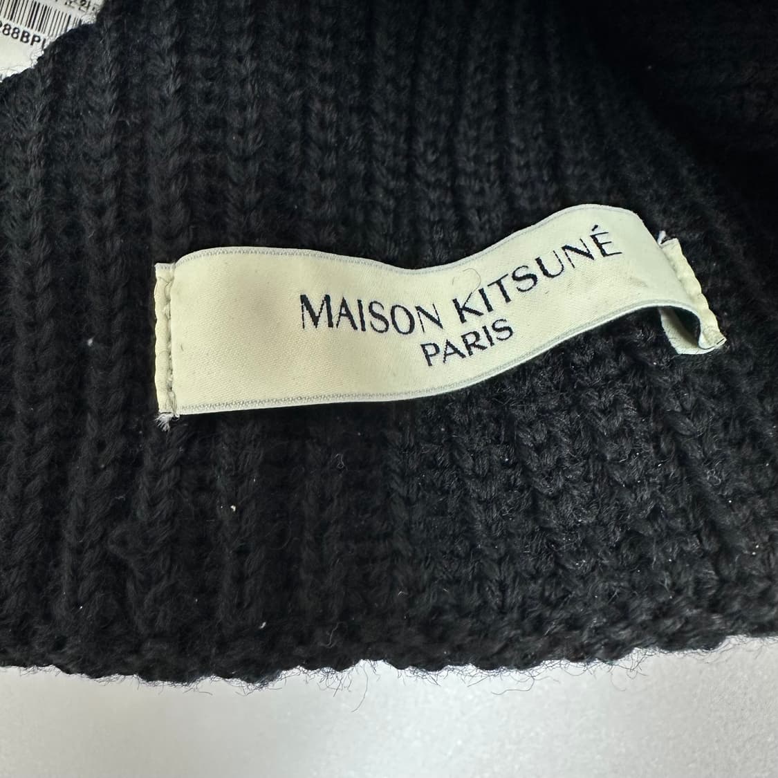 메종키츠네 폭스 헤드 블랙 비니 (국내정품) 상품이미지4