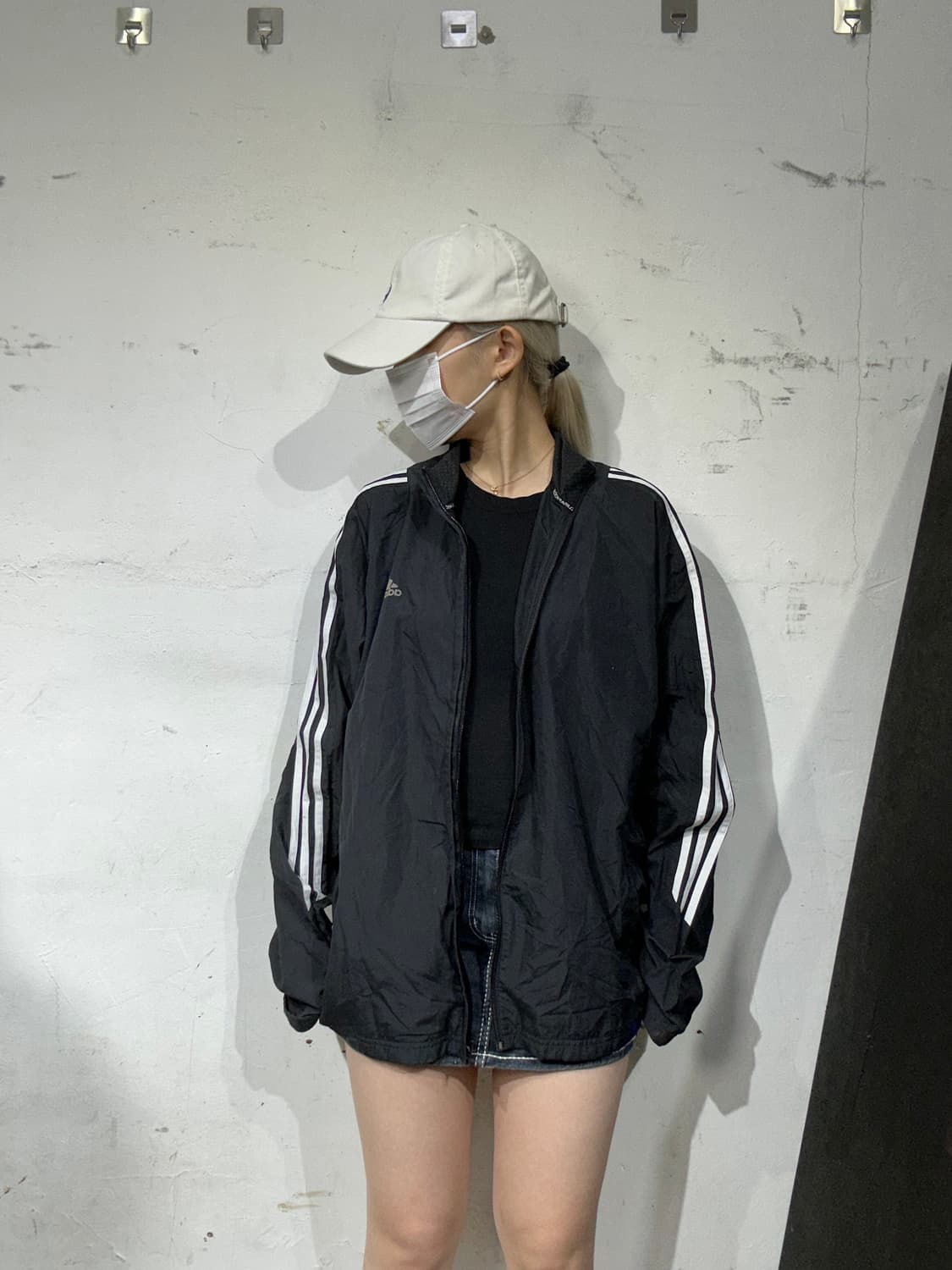 아디다스 블랙 올드스쿨 오버핏 화이트 삼선 바람막이 트랙 자켓 110 상품이미지2