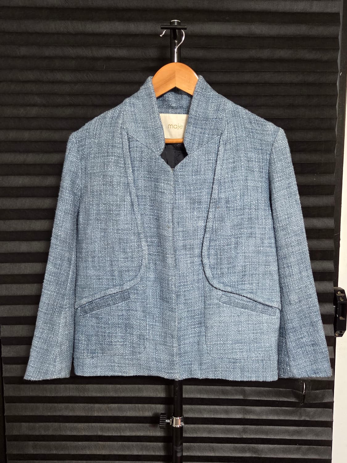 [마쥬] LARRY 텍스처드 코튼 노카라 크롭 자켓 | 00172 상품이미지1