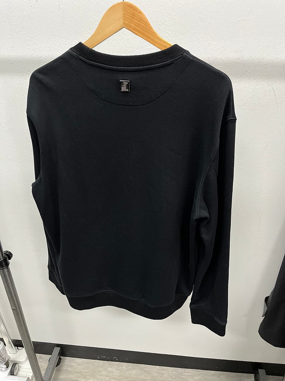 105) 솔리드옴므 백로고 맨투맨  상품이미지6