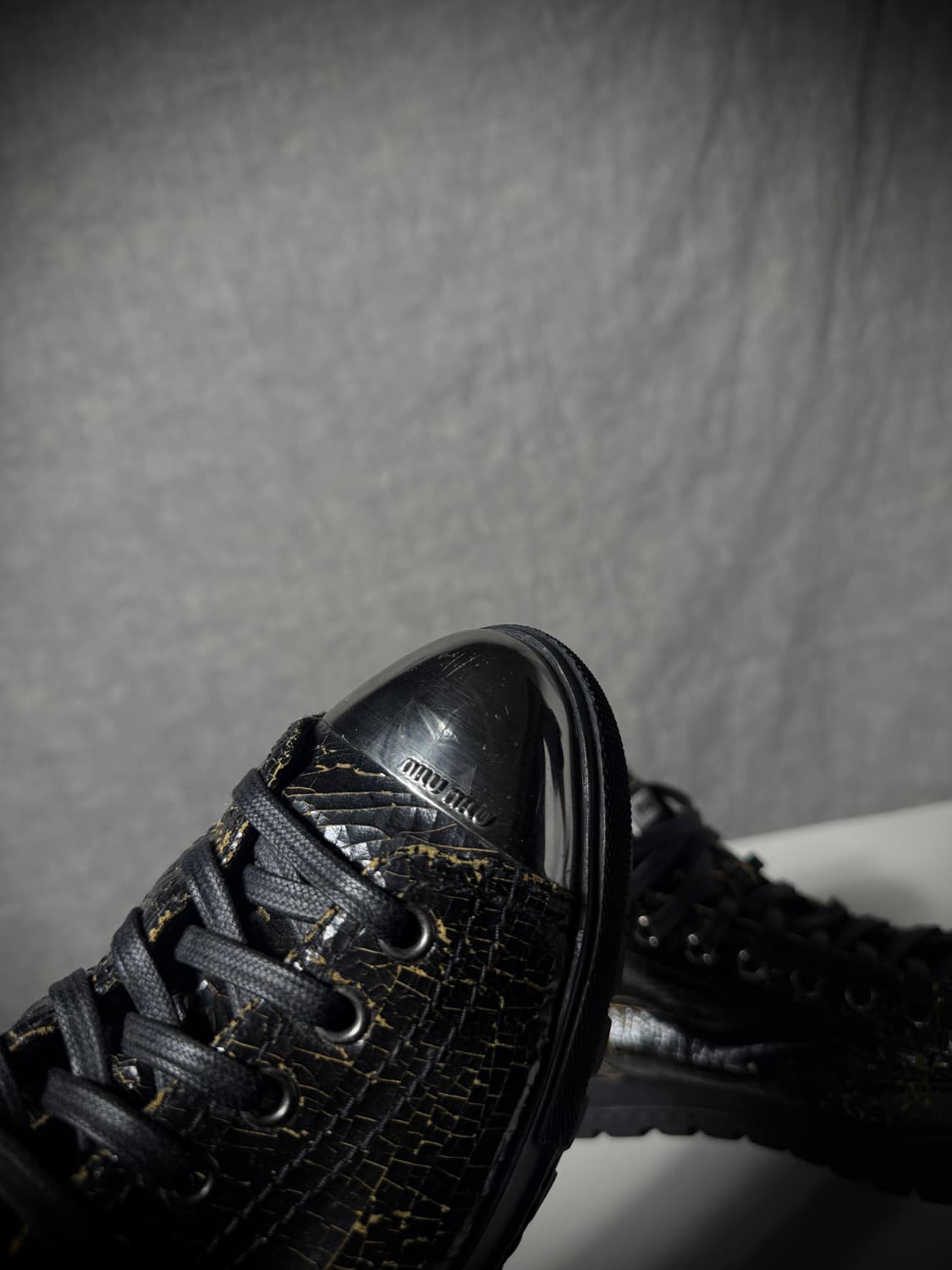 Miu Miu Distressed Crack High-Top Sneake 상품이미지2