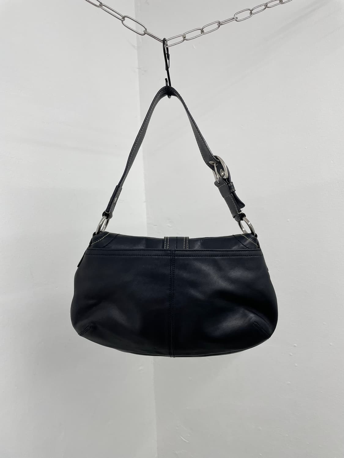 코치 블랙 레더 버클 숄더백 상품이미지9