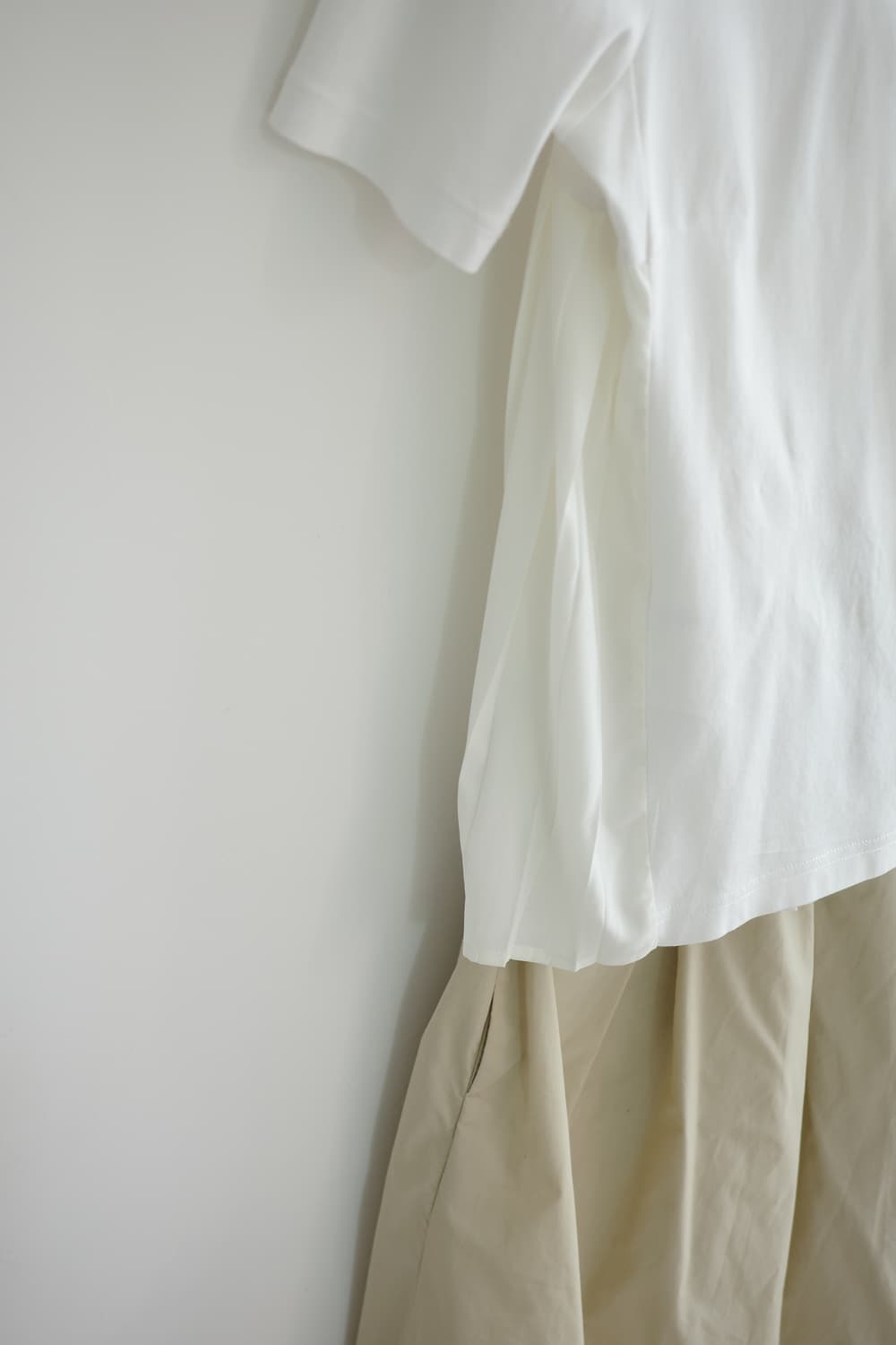 uniqlo 
• 베이지 핀턱 스커트 상품이미지8