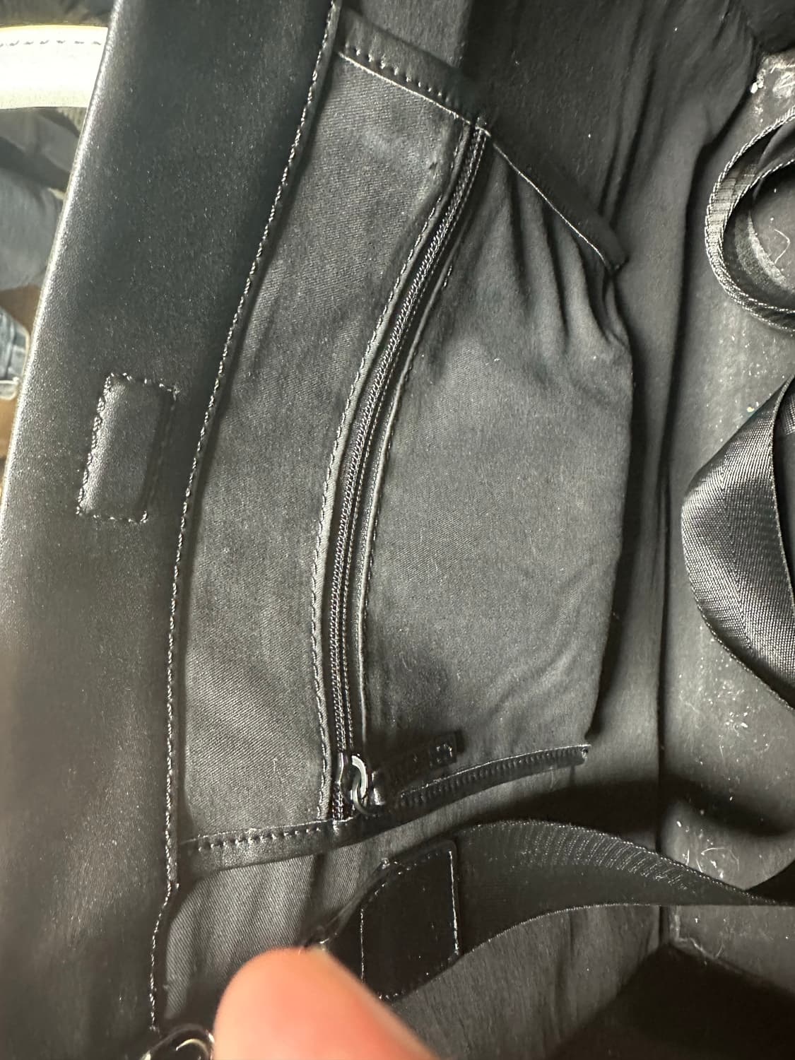 아더에러 와이드 쇼퍼백 느와르 상품이미지5