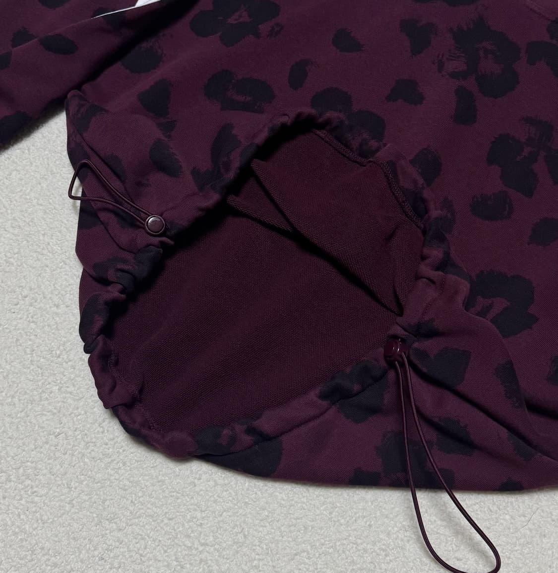 아디다스 와인버건디 레오파드 크롭 반집업 맨투맨 상품이미지7