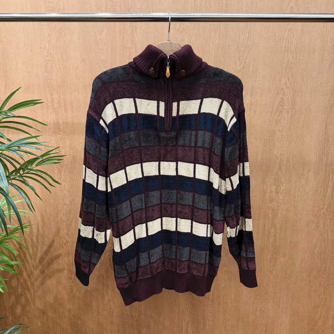 벨 잔느 하프 집업 터틀넥 긴팔 니트 클래식 체크 패턴 디테일 버건디 상품이미지1