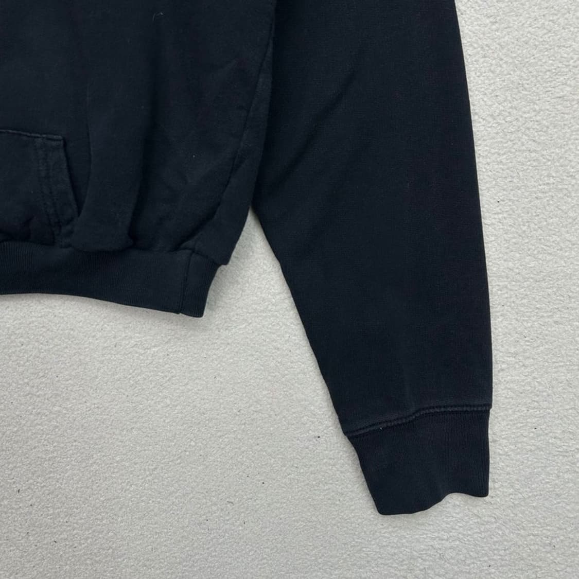 칼하트 유니버시티 크롭 후드티 블랙 M 상품이미지2