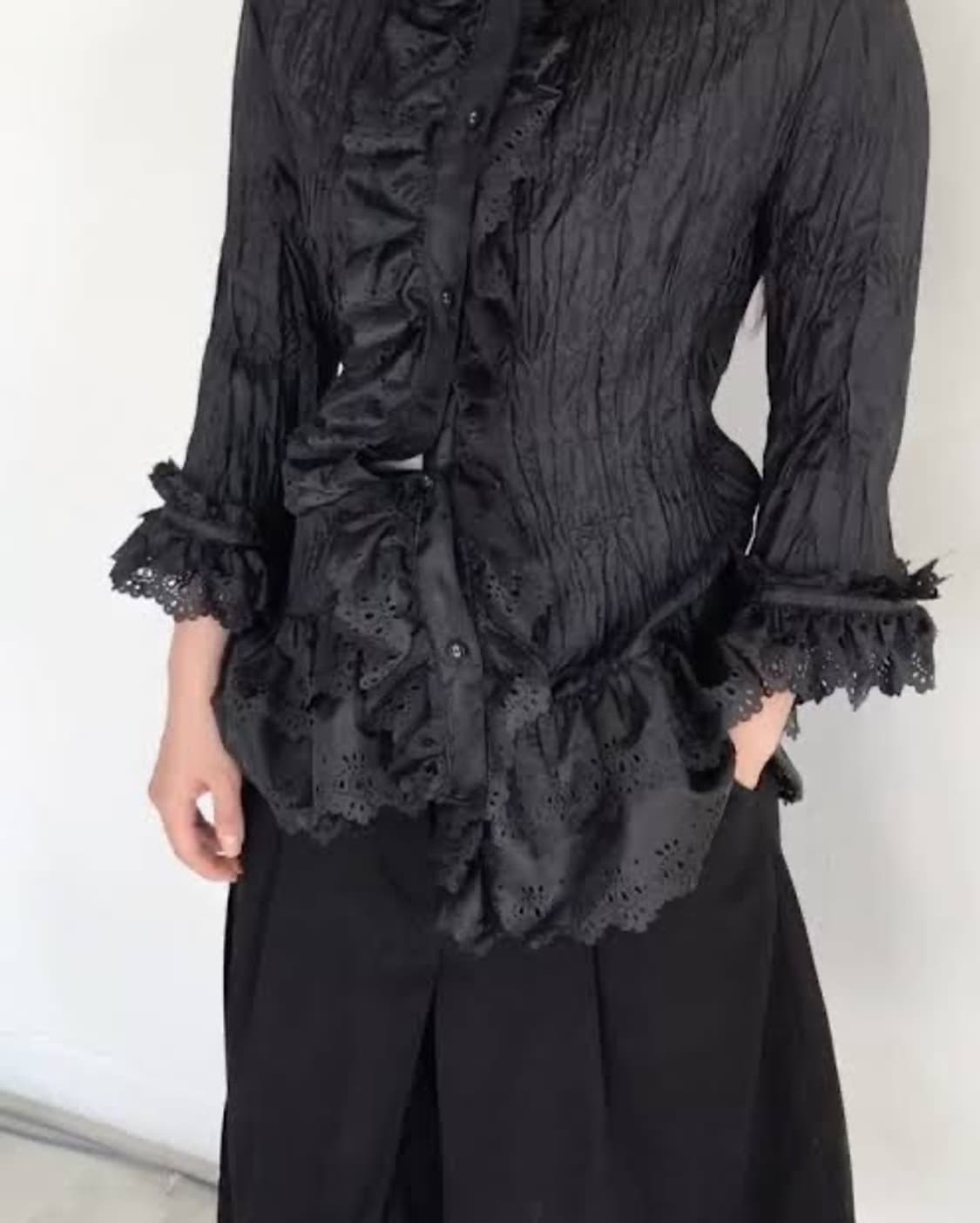 에옹쓰 블라우스 Thornel Punching Blouse 상품이미지3