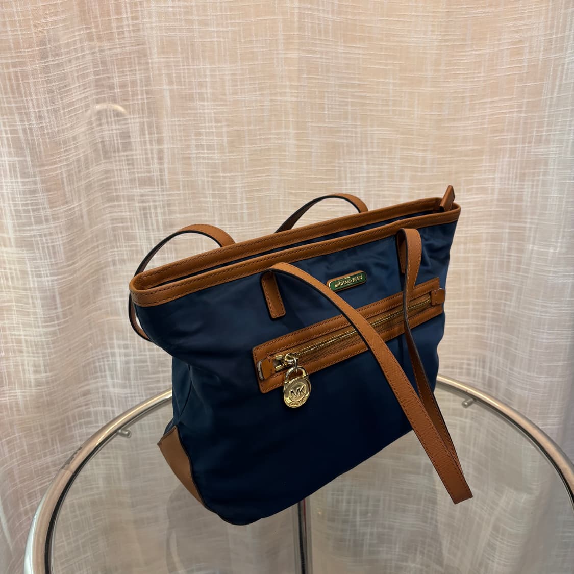 정품 마이클코어스 나일론 숄더백     상품이미지4