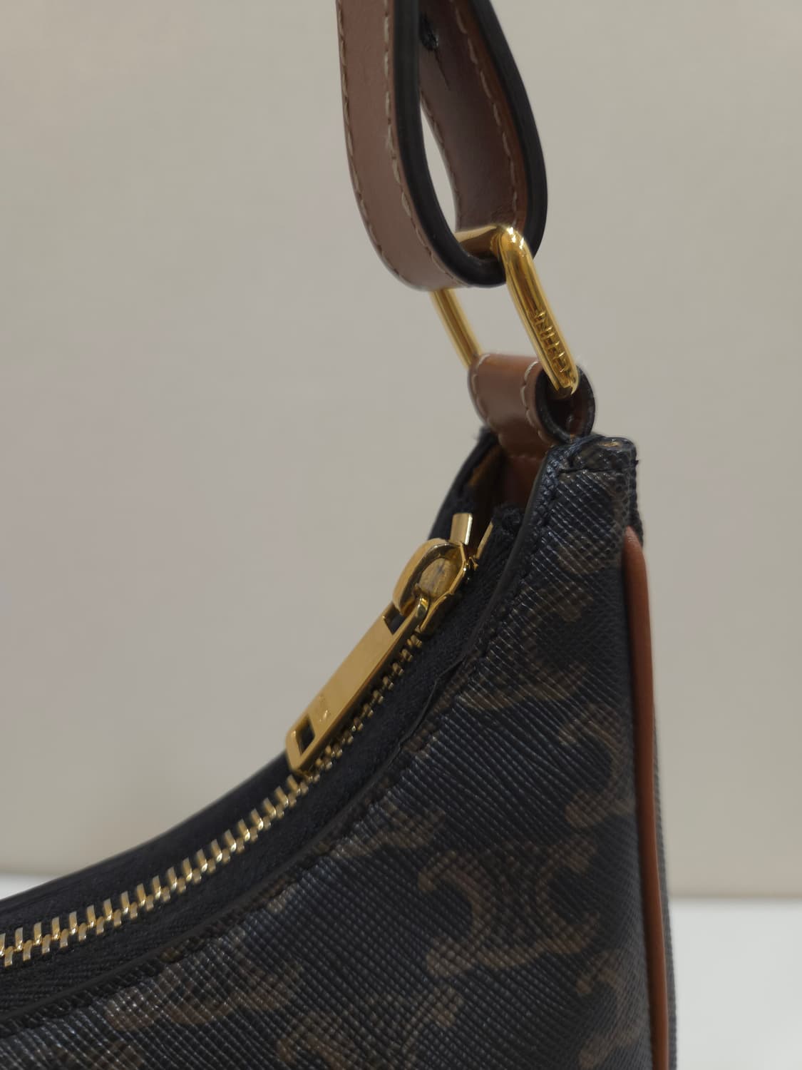 셀린느 아바백 미디움 상품이미지3