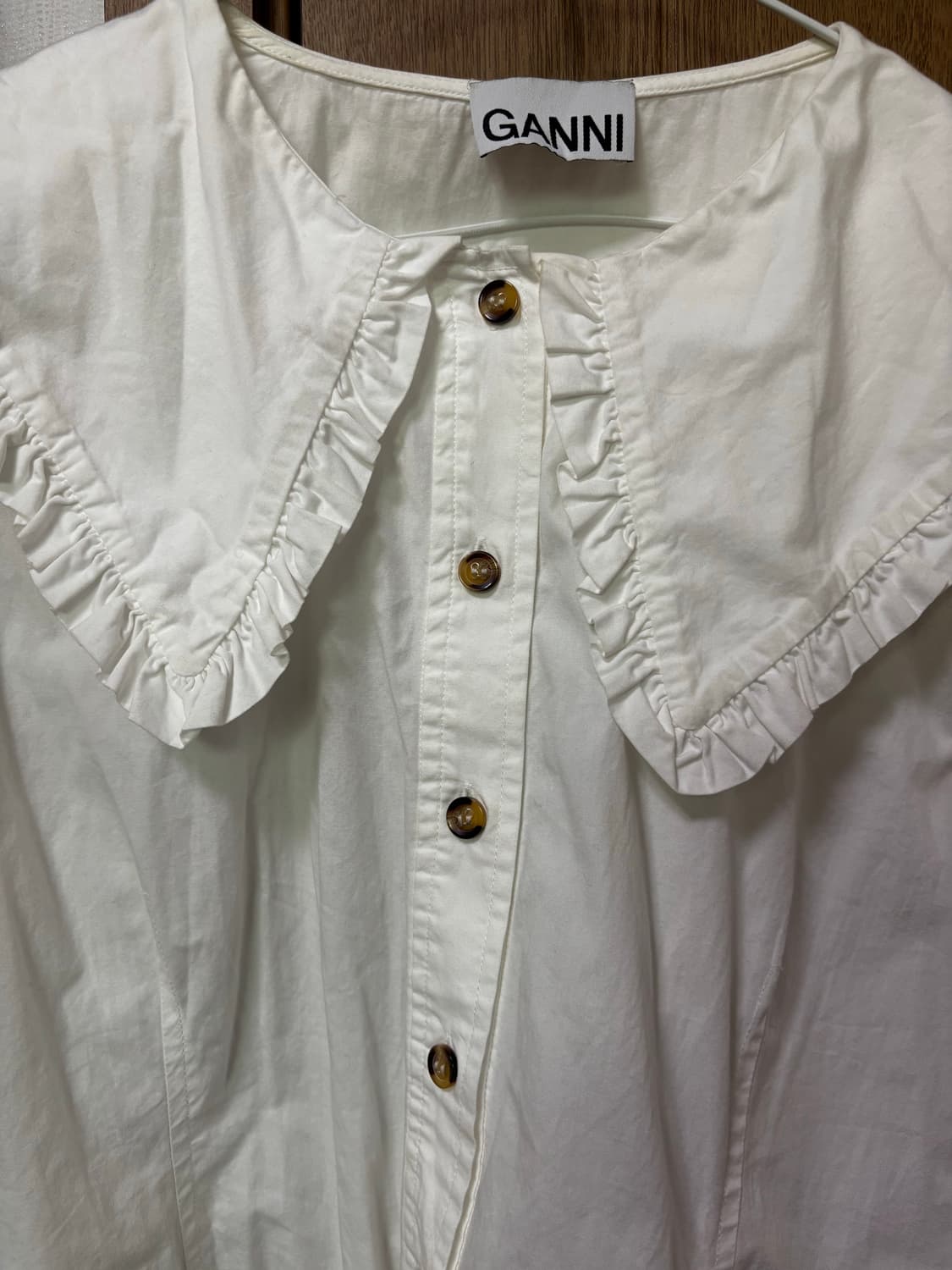 가니 화이트 빅카라 러플 블라우스 38사이즈 상품이미지2