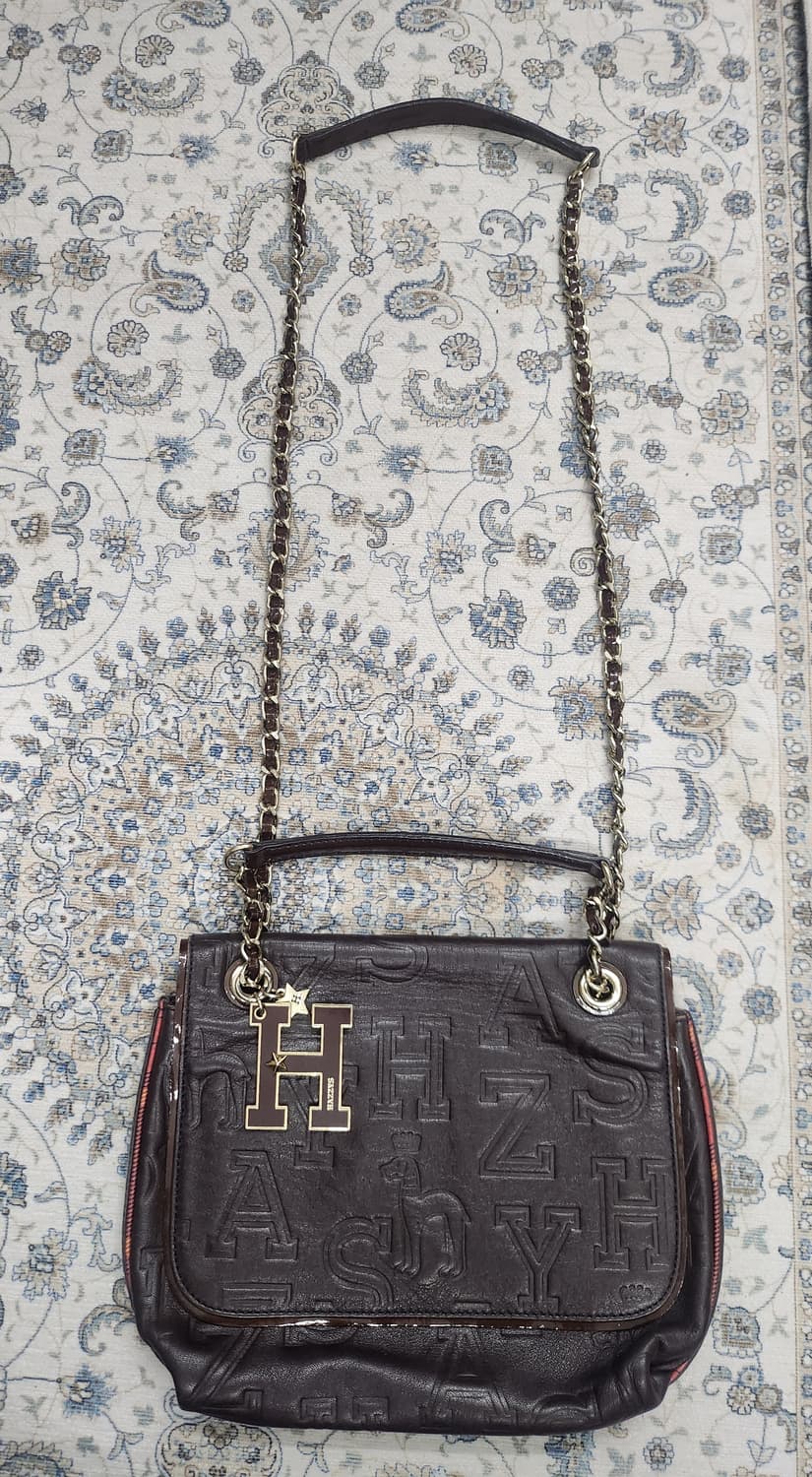 헤지스 HAZZYS 로고 엠보싱 체인 숄더백 상품이미지1