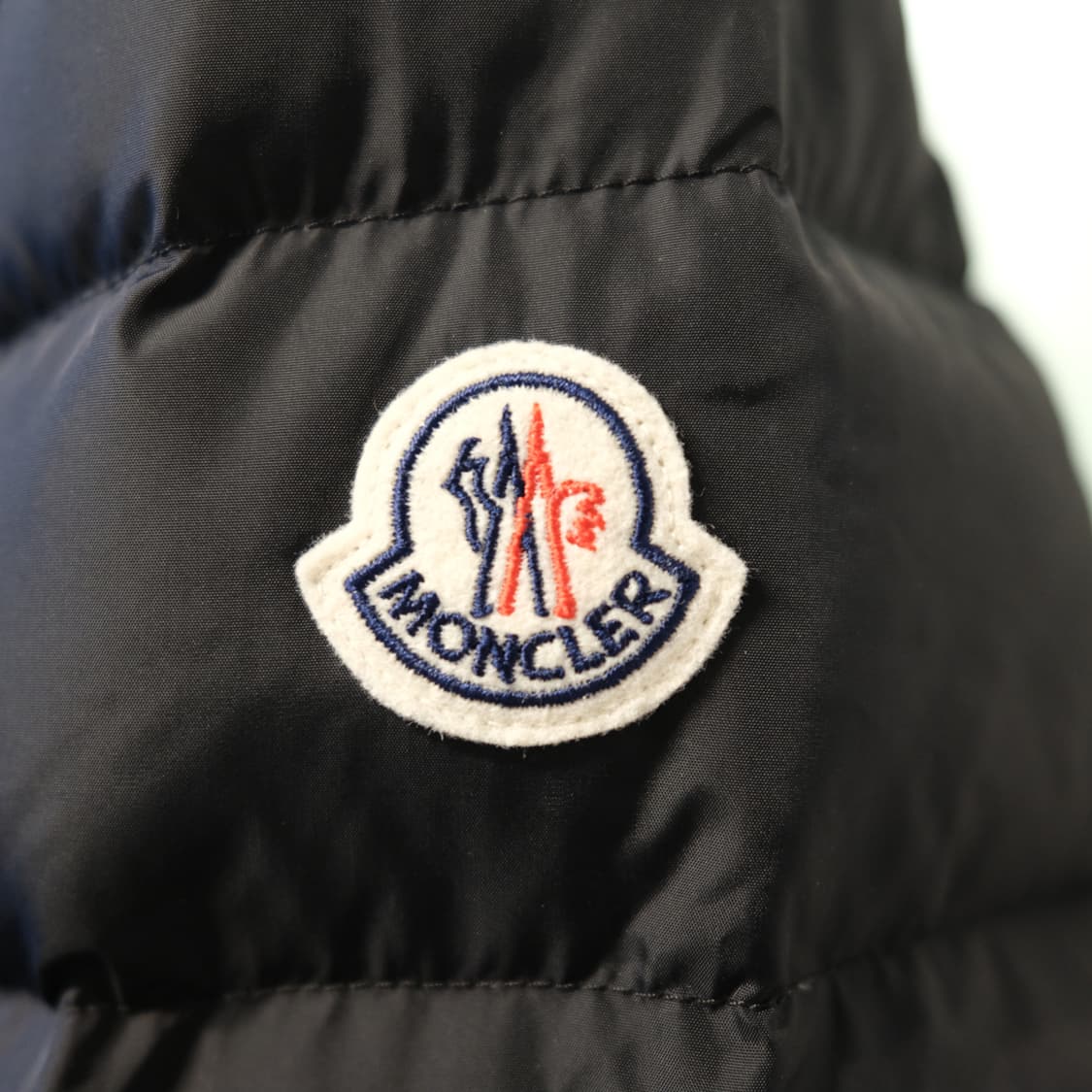 몽클레어 아미오트 쇼트 다운 자켓 상품이미지3