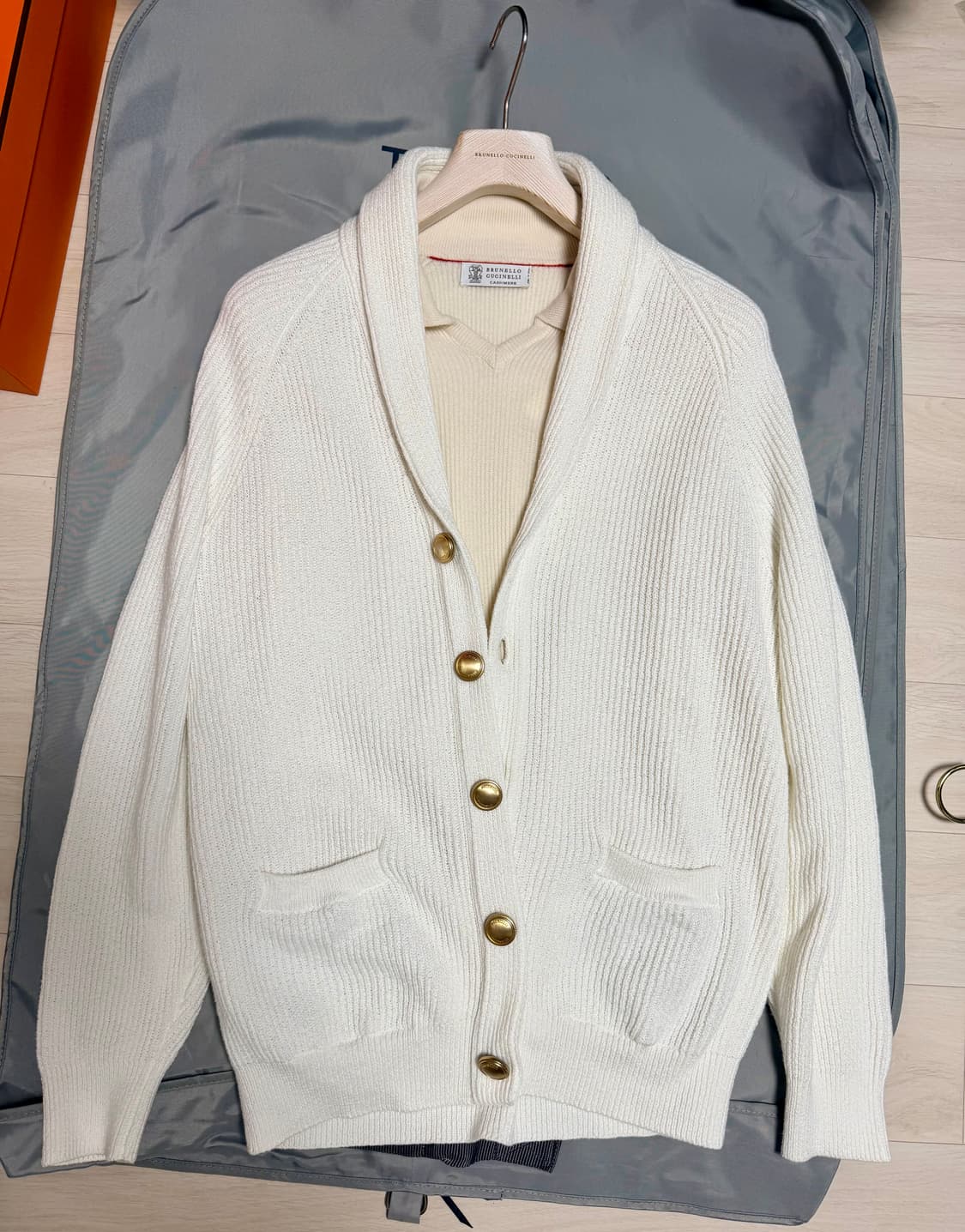 (새상품,강추👍)브루넬로쿠치넬리 화이트 골드 스웨터 가디건 상품이미지3