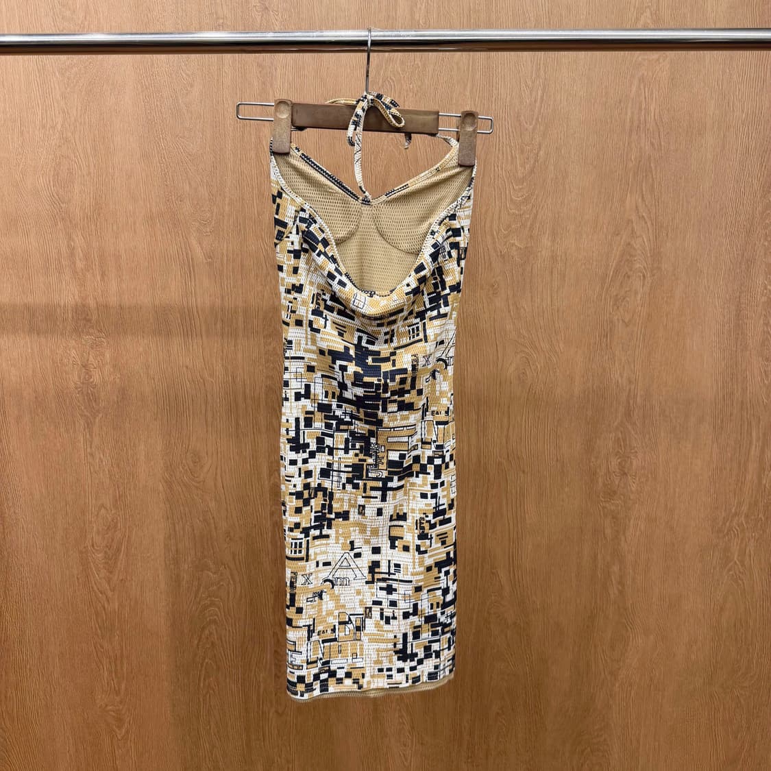 펜디 홀터넥 미디 원피스 스퀘어 그래픽 패턴 디테일 레귤러핏 베이지 상품이미지3