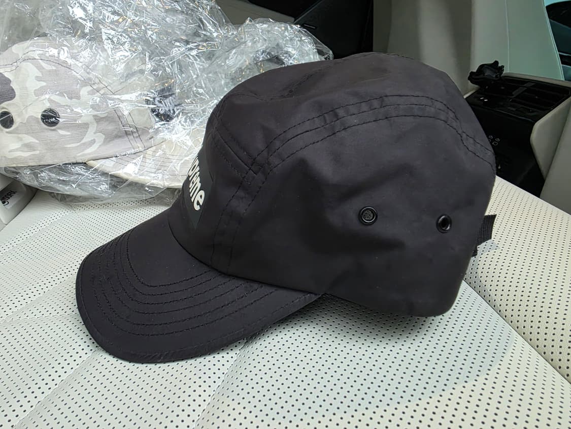 슈프림 20FW 인셋 러버로고 캠프캡 블랙 상품이미지4