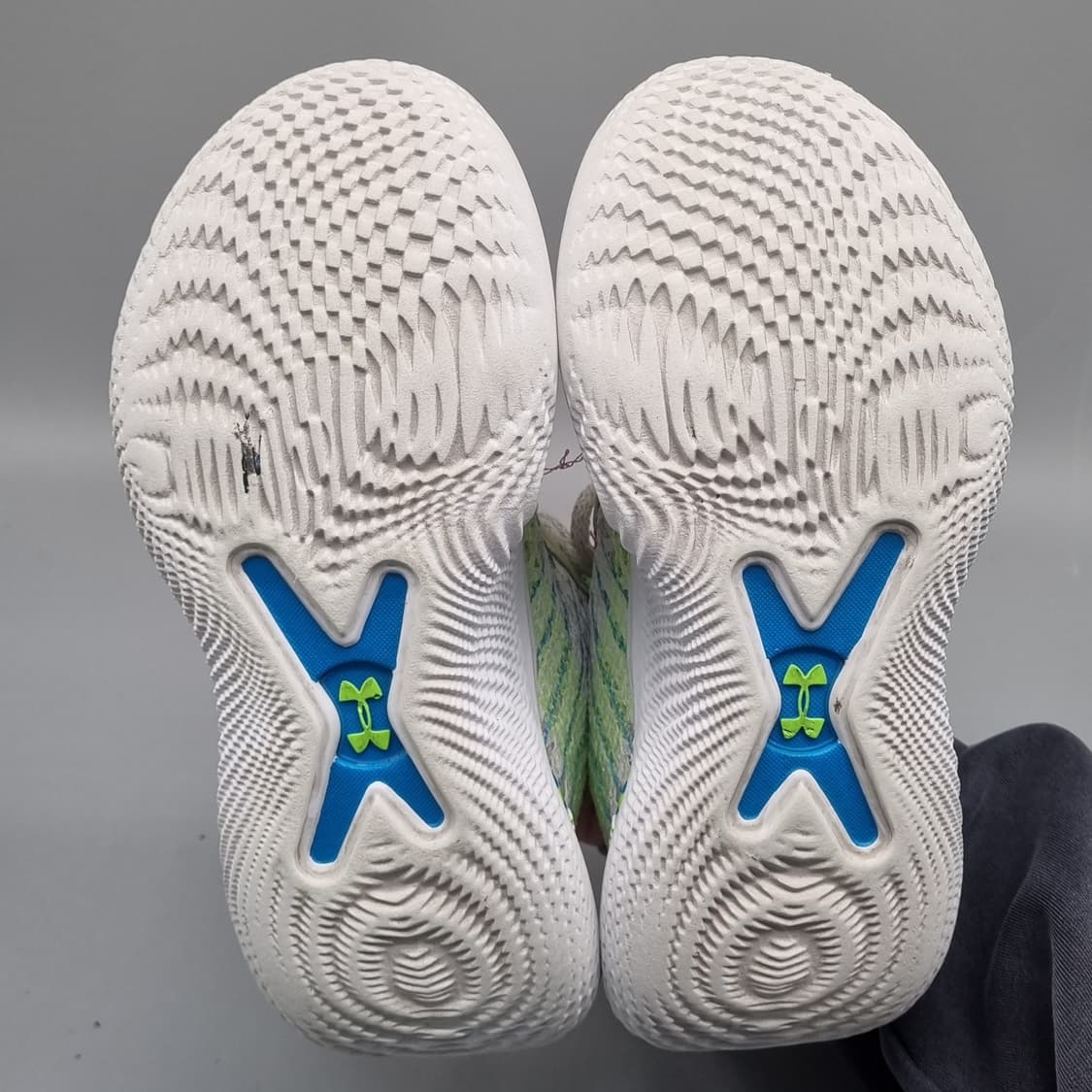 언더아머 커리 스플래쉬 파티 운동화 225 상품이미지3