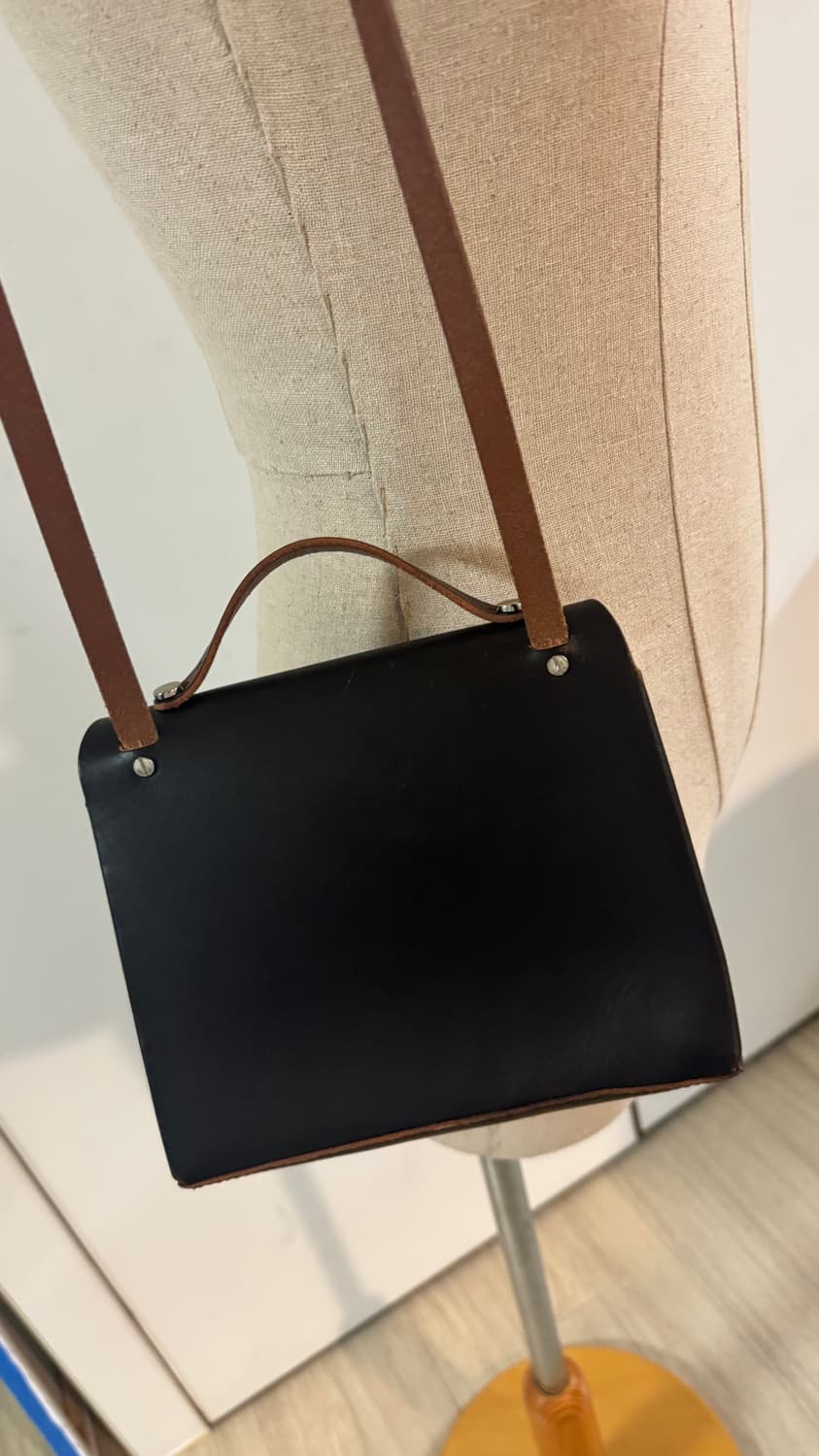 COS   블랙 가죽 미니 크로스백 토드백 상품이미지6