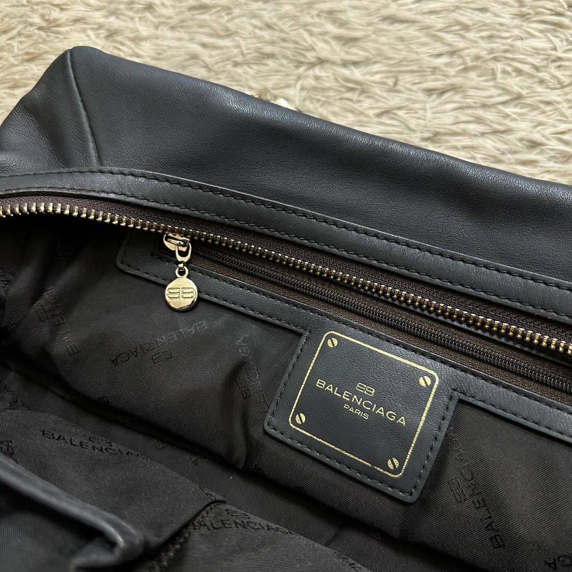 발렌시아가 BB 퀼팅 체인 토트백 상품이미지6