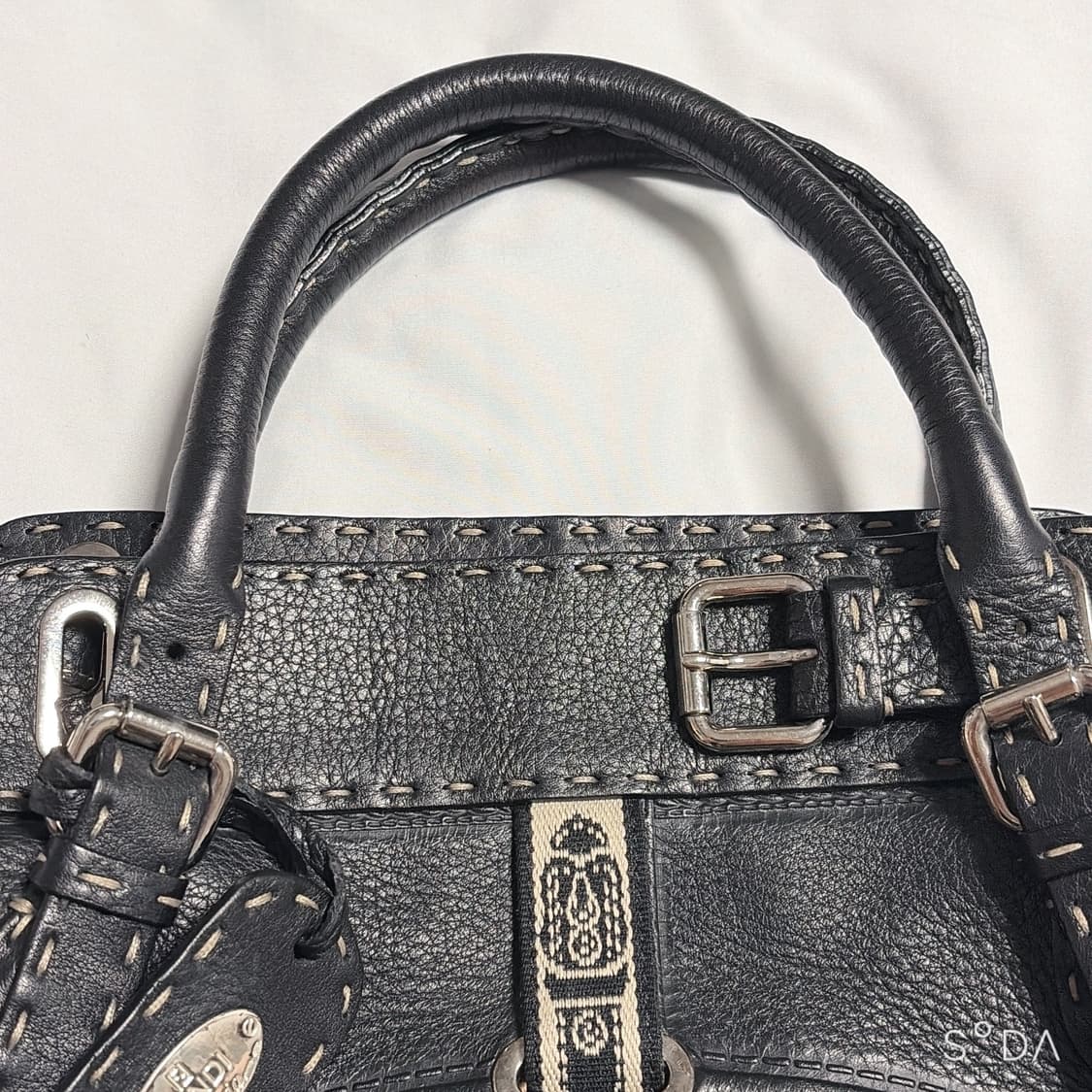 펜디 셀러리아 토트백 블랙 상품이미지4