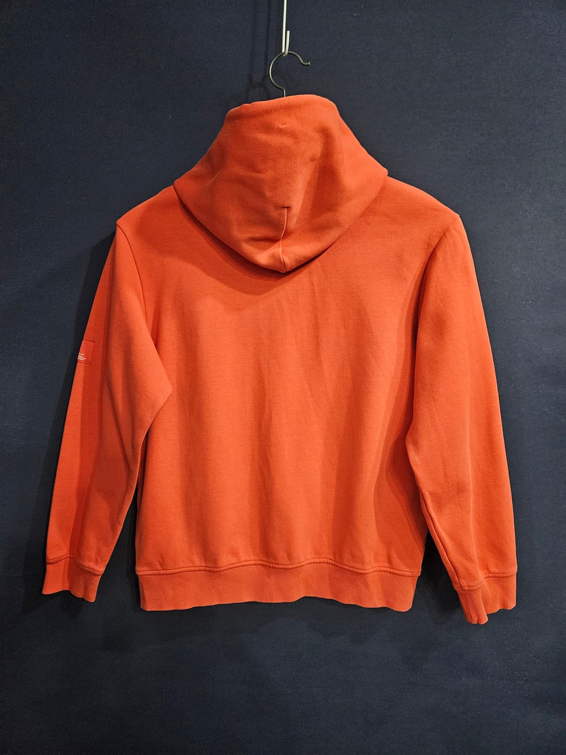 데상트 오랜지컬러 남성 세미오버핏 100 후드티  상품이미지2