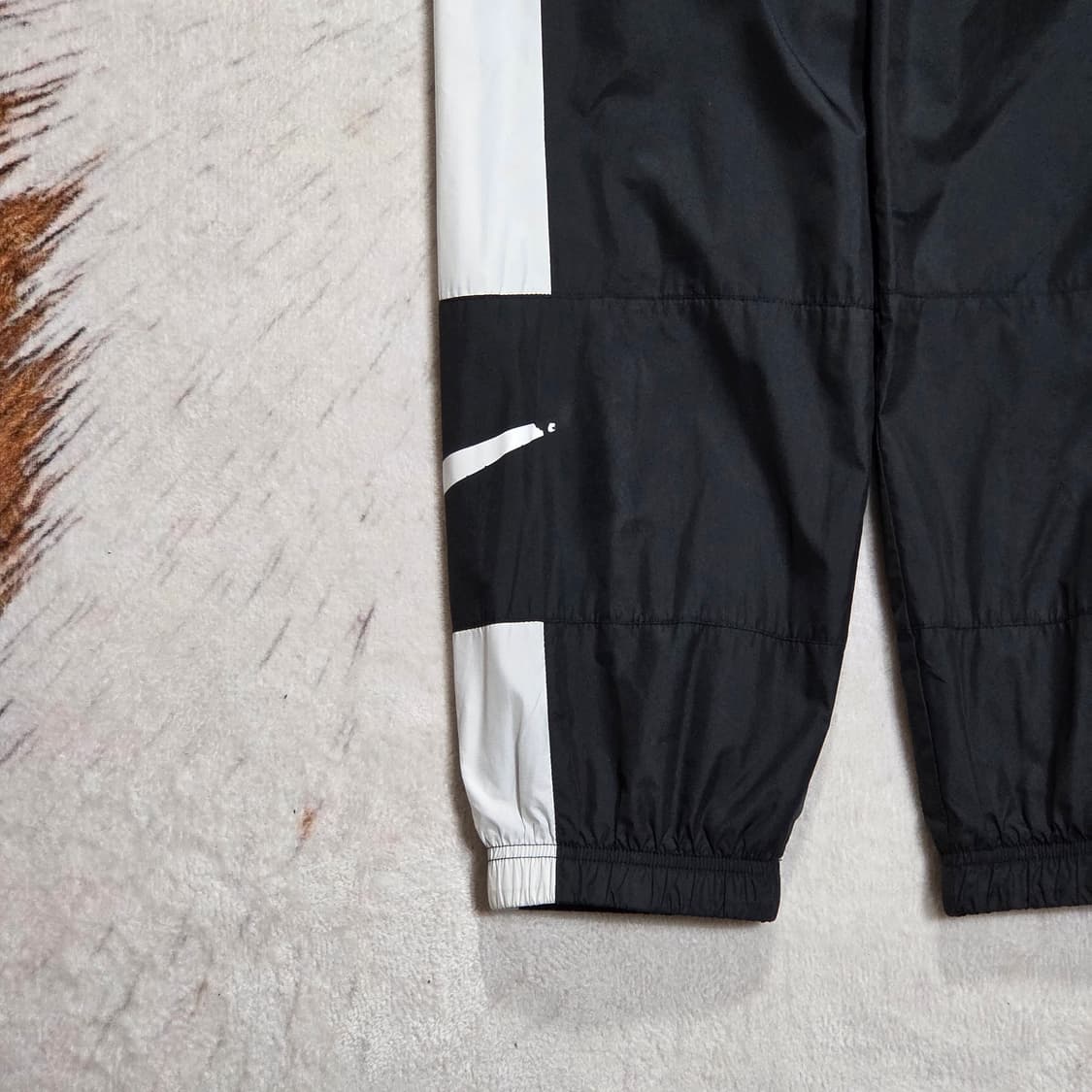 나이키 스우시 블랙 트레이닝 팬츠 상품이미지3