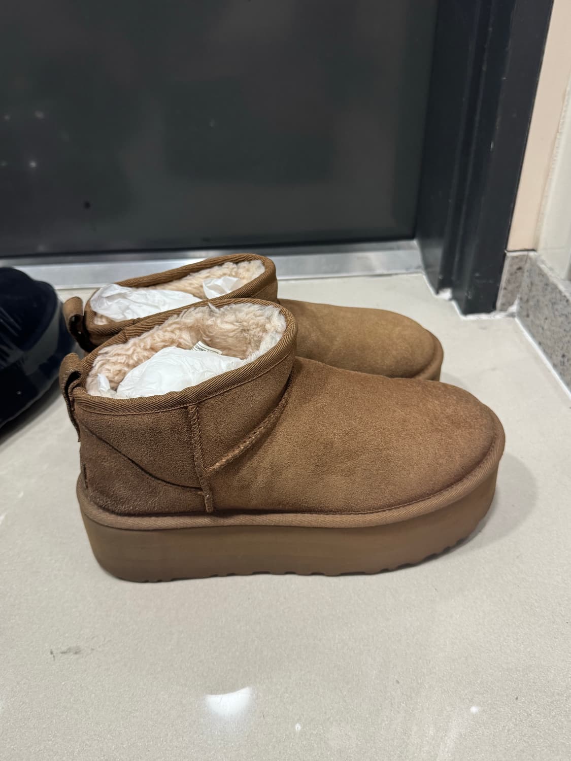 어그 클래식 울트라 미니 플랫폼 체스트넛 250 상품이미지3