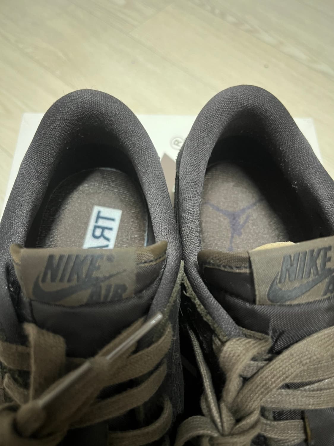 나이키 조던1 트래비스스캇 벨벳브라운 270 상태 굿(크림발) 상품이미지6