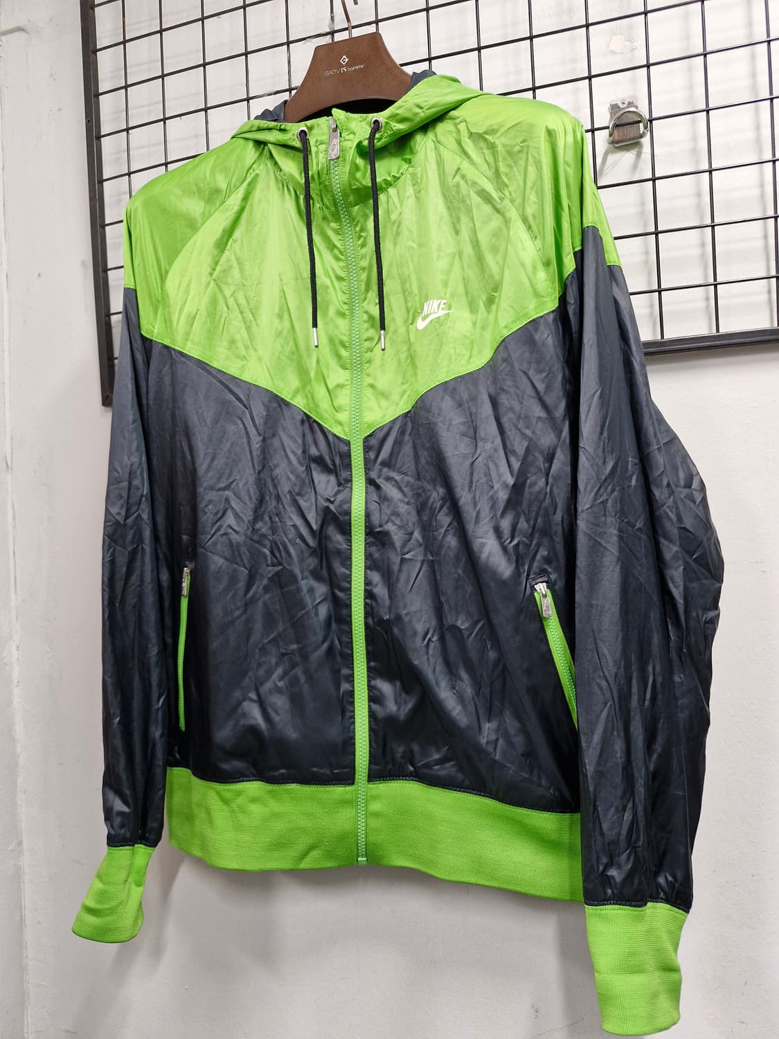 105XL 나이키 윈드러너 바람막이 자켓. 상품이미지3