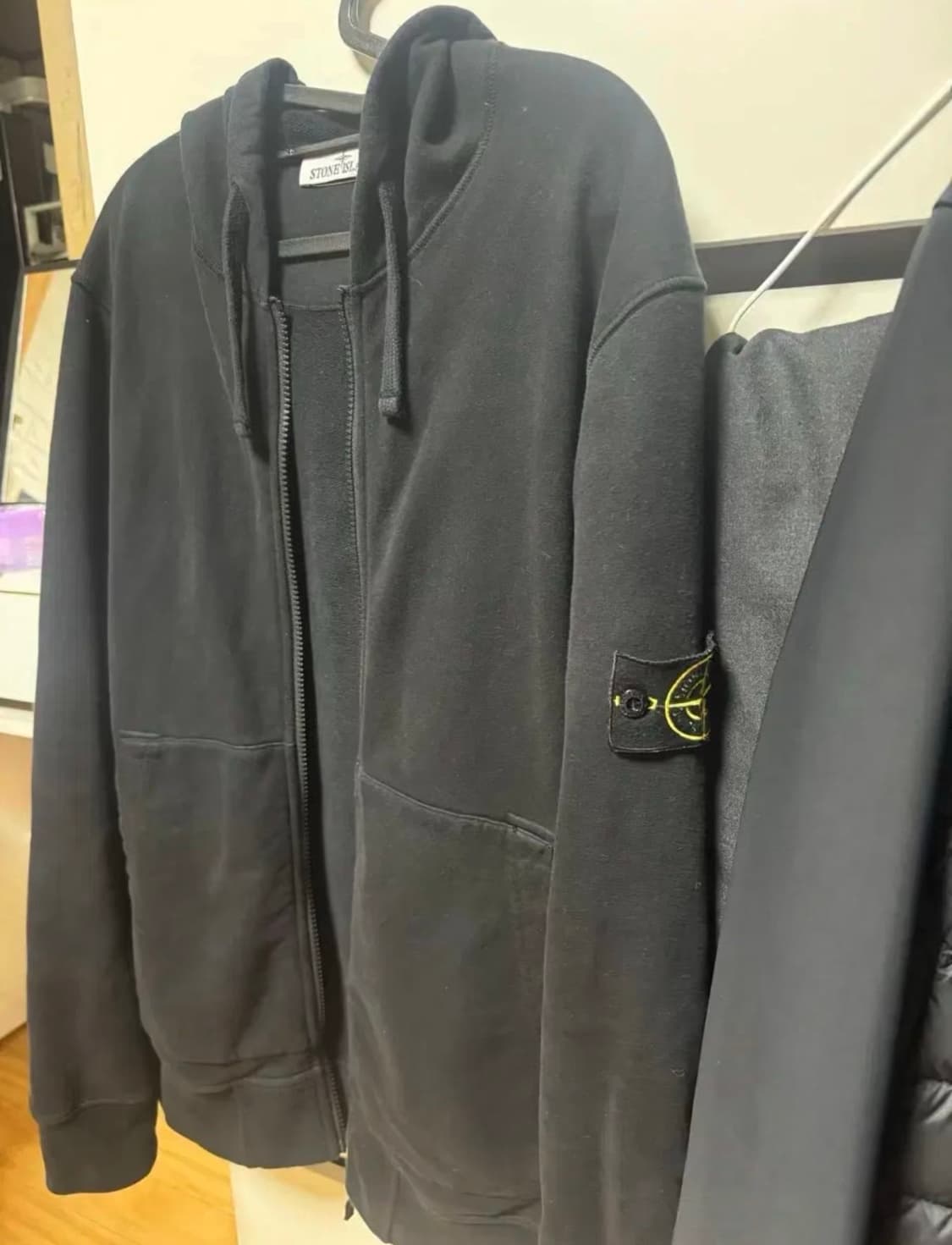 스톤아일랜드 후드집업 상품이미지1