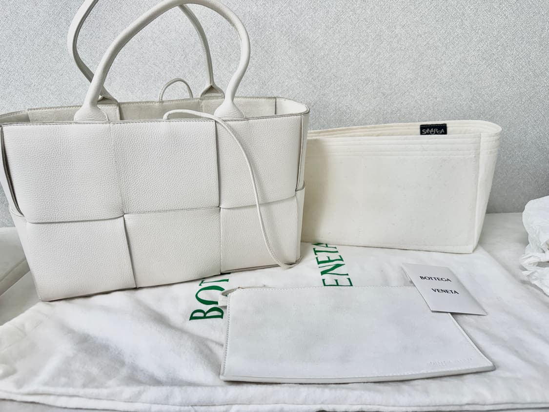 보테가베네타 스몰 아르코 토트백 화이트 상품이미지1