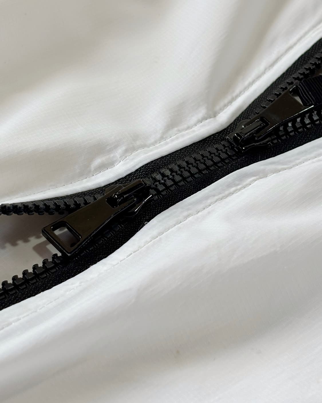 Moncler White Sleeve  Hooded Shell Jacke 상품이미지3