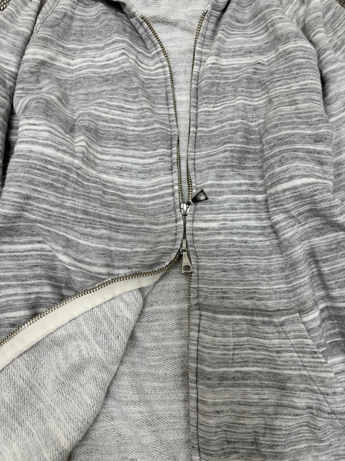 “Vintage” Grey Stripe Y2K Hood Zip Up 상품이미지3