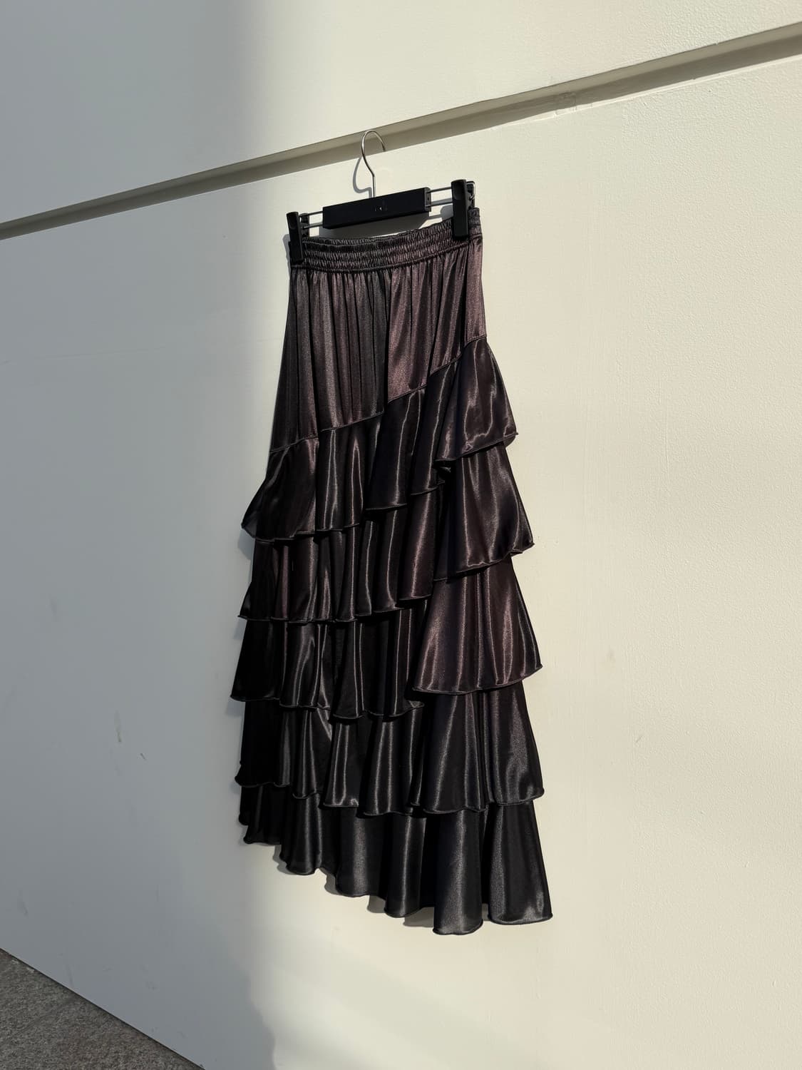 새틴 프릴 롱 스커트 상품이미지2