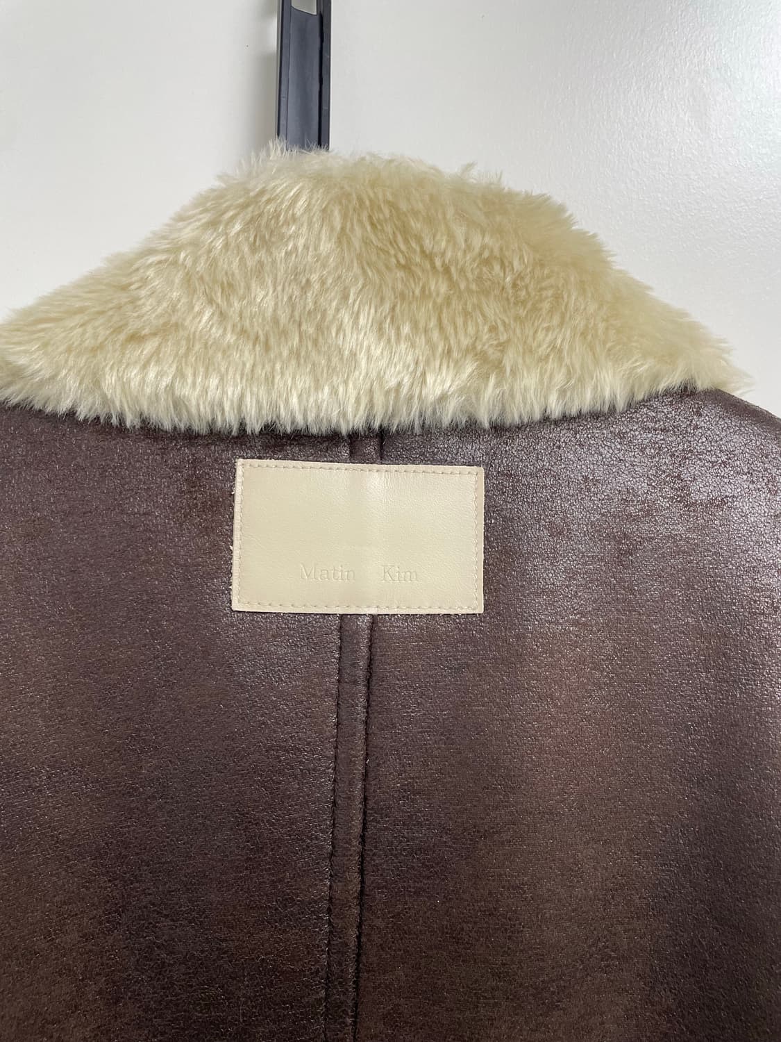 마뗑킴 무스탕 다크브라운 (새상품) 상품이미지5