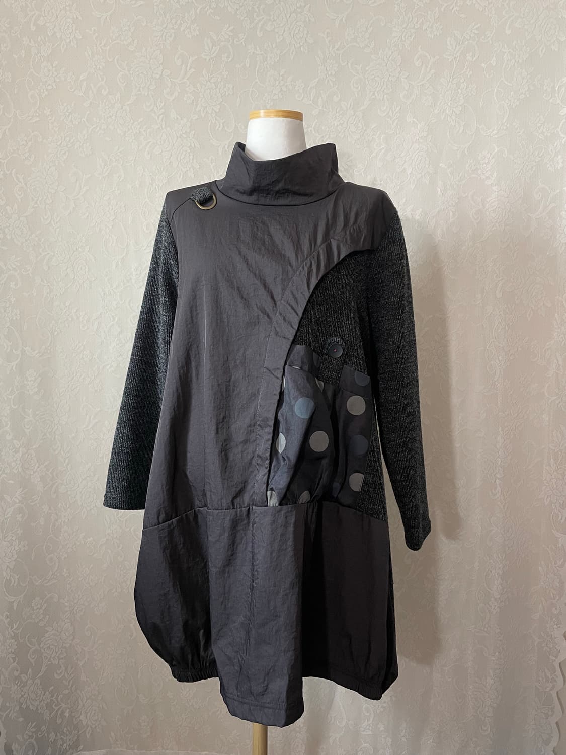 비대칭 아방핏 믹스 소재 도트 포인트 원피스 블랙 상품이미지1