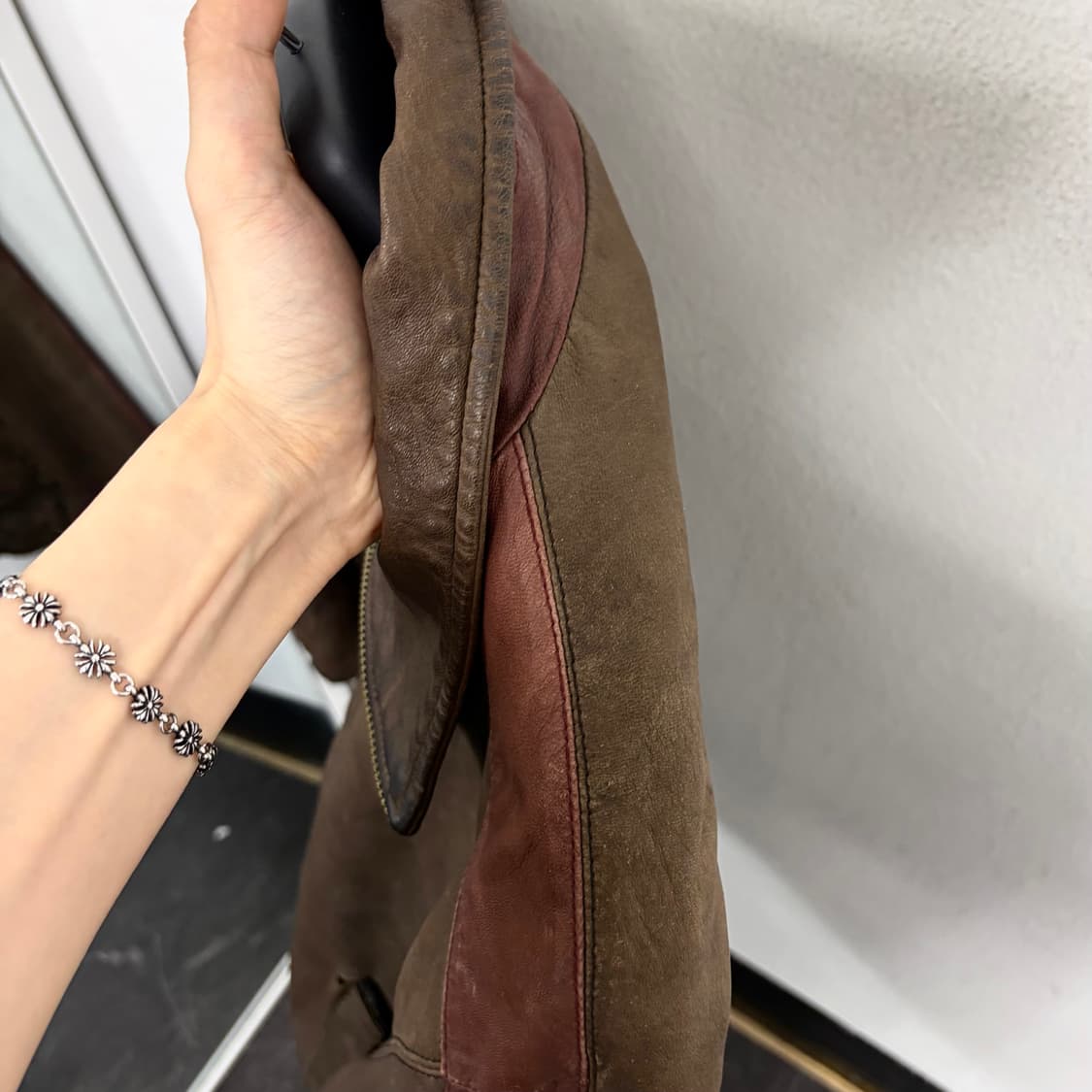 Guess 사이드라인 하이넥 양가죽 자켓 상품이미지9