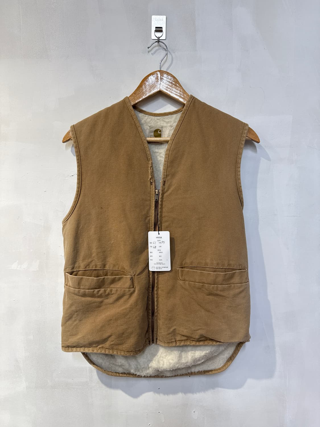 칼하트 베이지 플리스 조끼 상품이미지1