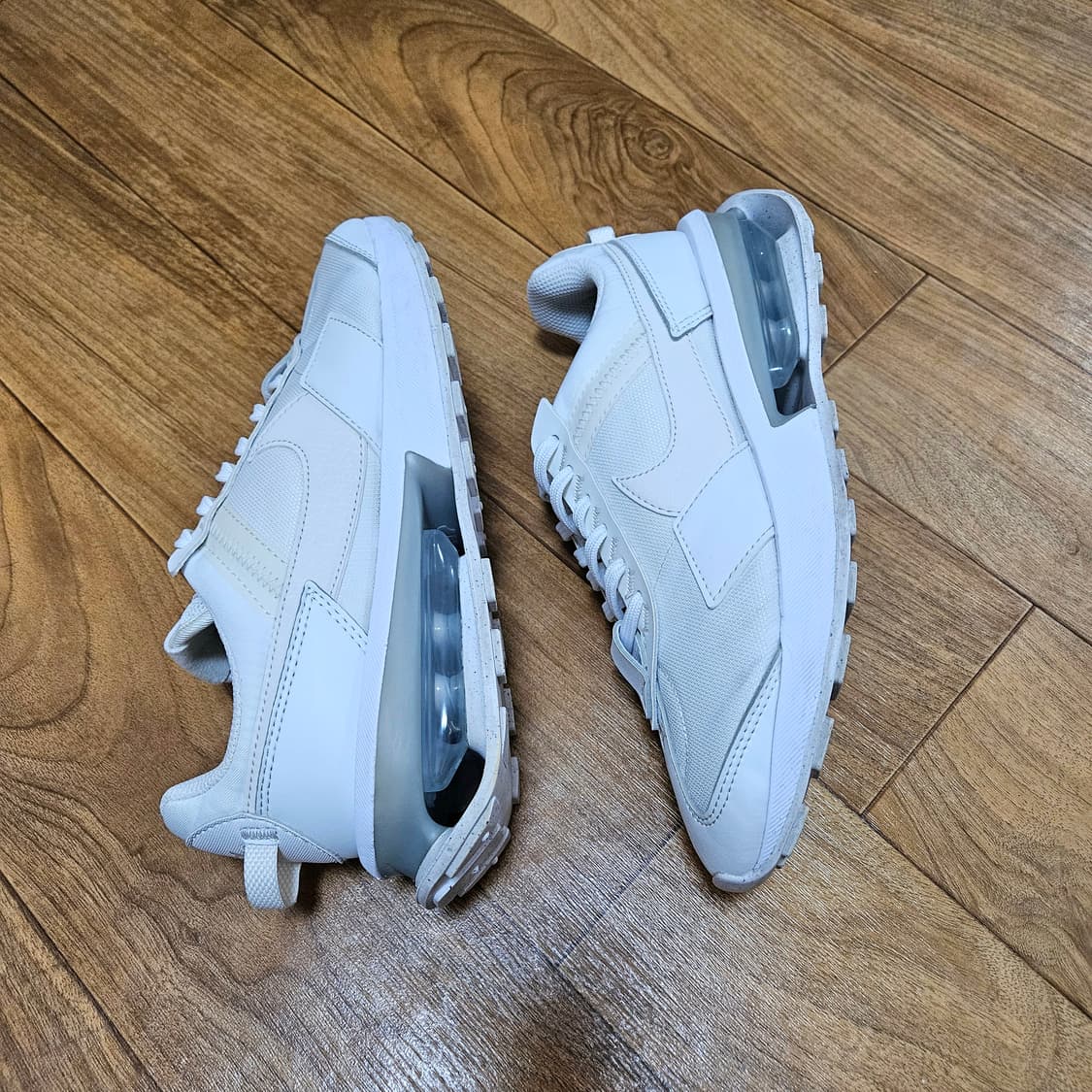 나이키 에어맥스 프리데이 240 상품이미지4