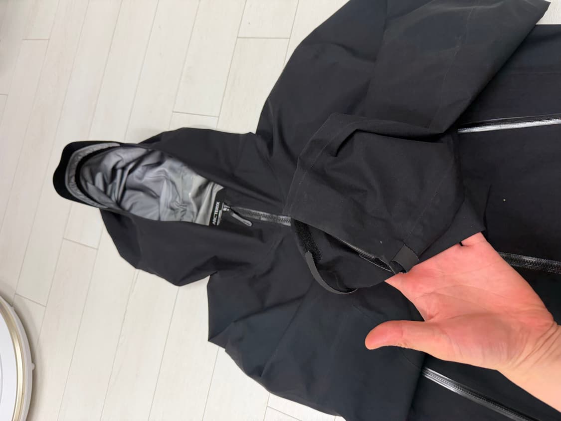 아크테릭스 베타 M 사이즈 블랙  사용감이 많습니다 ... 그래서 크림에 상품이미지3