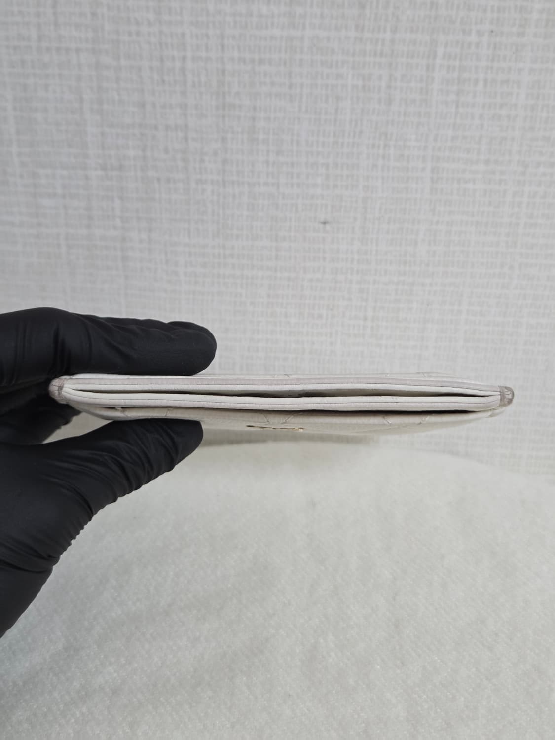 샤넬 클래식 캐비어 카드지갑 화이트 금장 상품이미지6